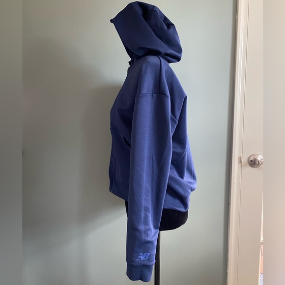 New Balance Women's Determination Reversible Jacket - Picture 11 of 16